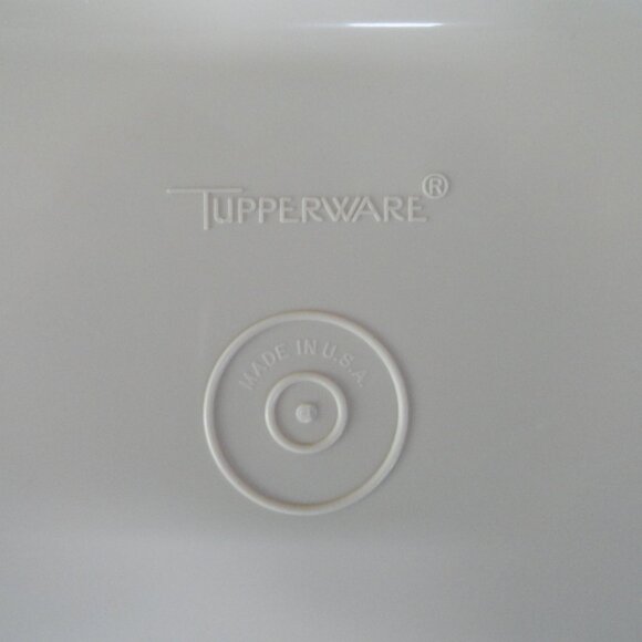 Tupperware, #1508-4, Bread Box, Loaf Keeper, Made in USA - Picture 8 of 9